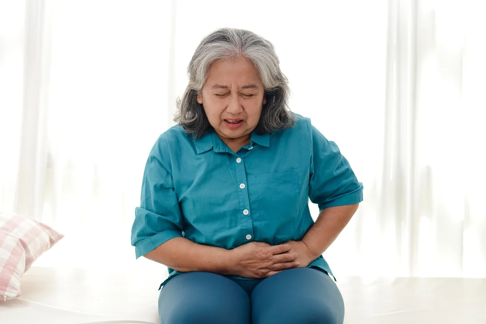 Entenda as principais causas da infecção de urina em idosos